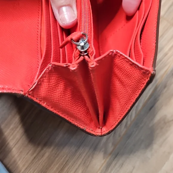 Coach Tan Signature Wallet With Red Insert Zippered Detail Women's - Picture 15 of 17